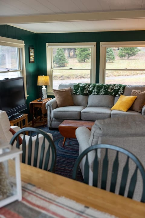 Natural landscape, TV and multimedia, View (from property/room), Living room, Seating area