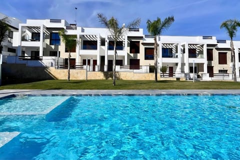 Property building, Day, Pool view, Swimming pool
