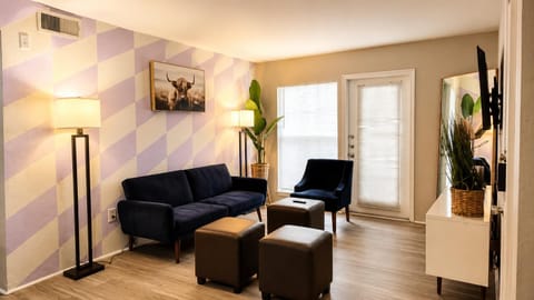 Living room, Decorative detail, Seating area