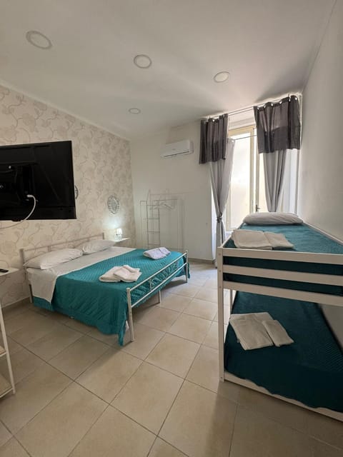 Bedroom, air conditioner