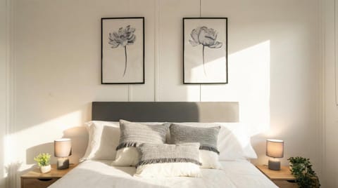 Bed, Photo of the whole room, Bedroom