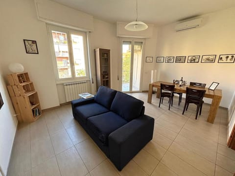 Living room, Seating area, Dining area, air conditioner