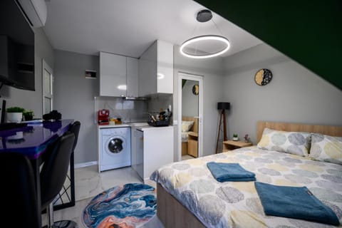 Bed, TV and multimedia, Seating area, pet friendly, dryer