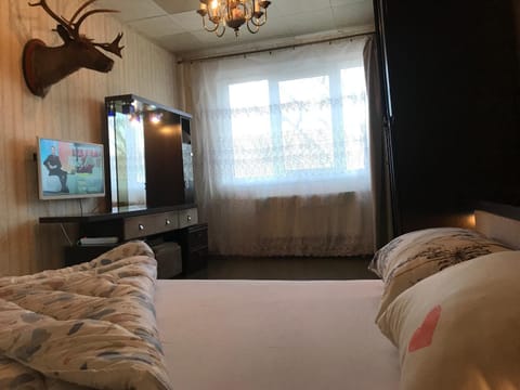 Bed, TV and multimedia, Bedroom