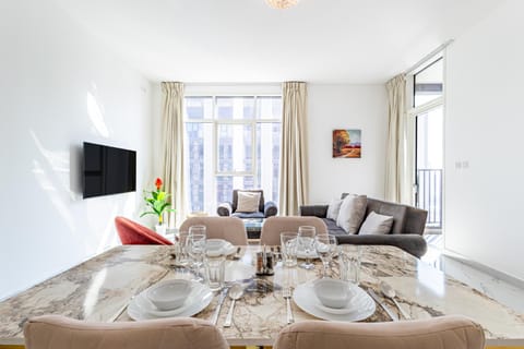 Perfect Home for Families & Groups - Heart of Al Reem - 5-10 min from ADGM, Galleria, Cleveland - 5 min walk from Reem Central Park and Beach Apartment in Abu Dhabi