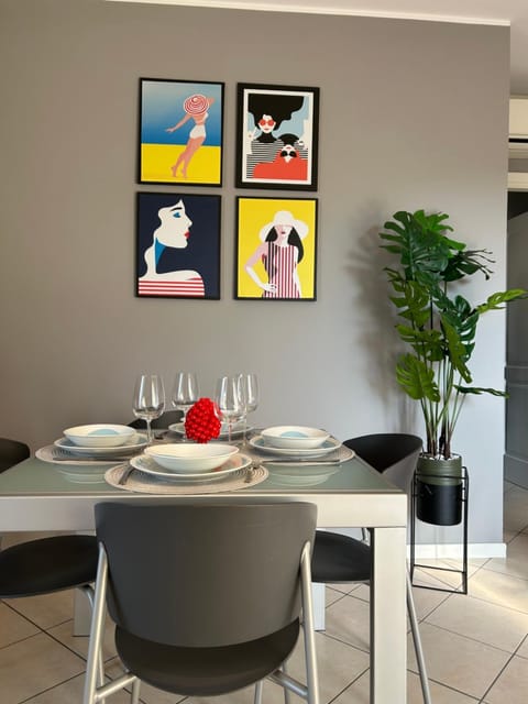Seating area, Dining area