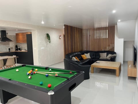 Billiard, Living room