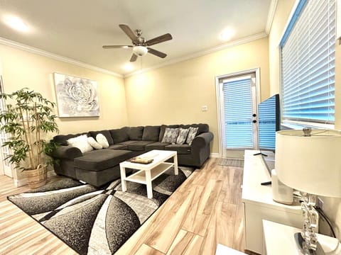 Family Spacious New Cozy 5BR House in Asian Town House in Houston