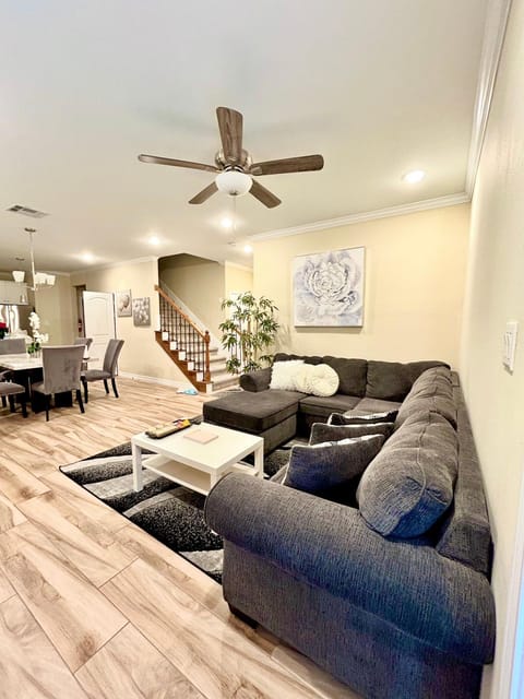 Family Spacious New Cozy 5BR House in Asian Town House in Houston