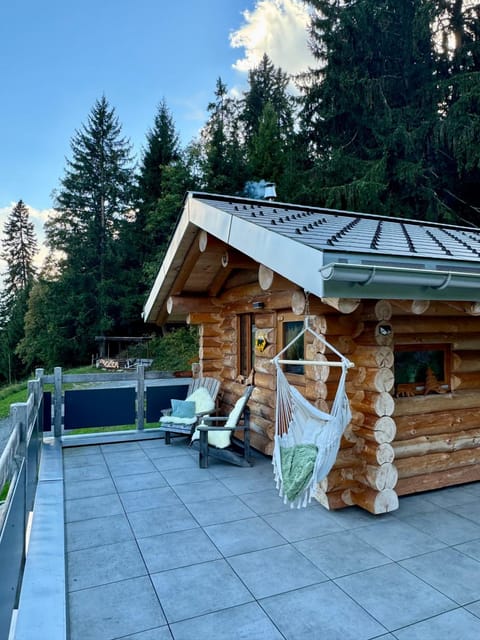 Property building, Spring, Balcony/Terrace