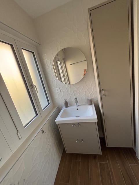 Apartment Lali Peseux, Neuchatel - 1 BR lake and Alps view Apartment in Neuchâtel