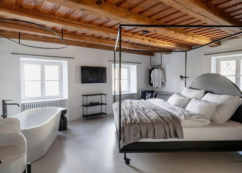 Bed, Seating area, Bedroom