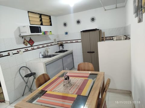 Kitchen or kitchenette, Dining area, stove
