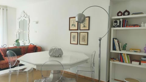 Communal lounge/ TV room, Facade/entrance, Seating area, Breakfast