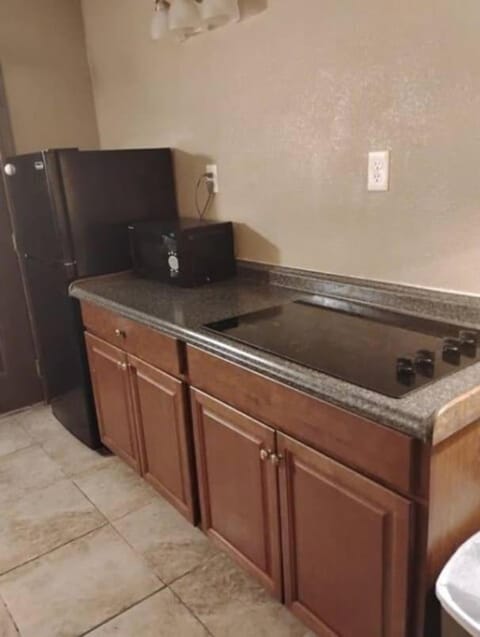 Gated 2 Double Bed Studio with Full Kitchen 112 Apartment in Baton Rouge