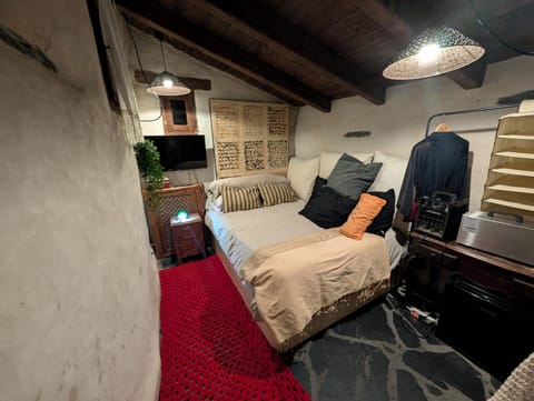 Bed, TV and multimedia, Photo of the whole room, Bedroom, wardrobe
