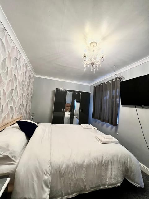 Mona Vacation rental in Hull