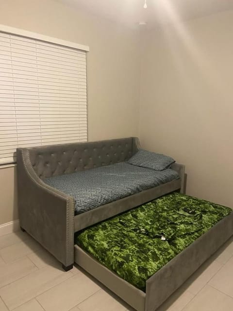 Orlando 4 bedroom built in 2021 House in Pine Hills