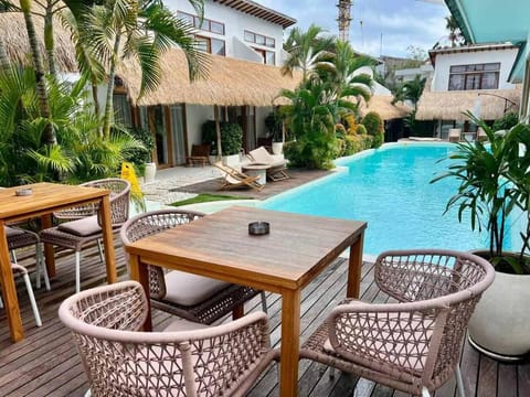 Pool view, Swimming pool, sunbed