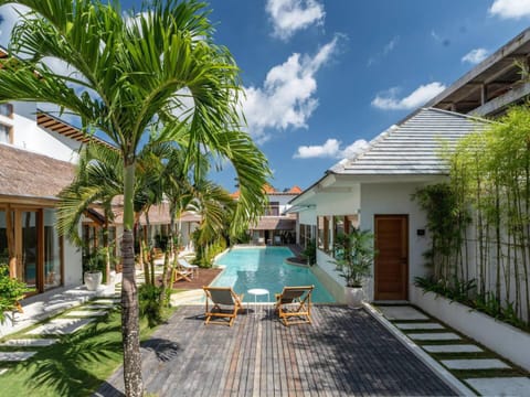 Property building, Garden, Garden view, Swimming pool