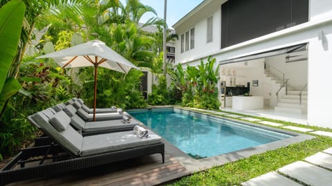 Property building, Garden, Garden view, Swimming pool, sunbed