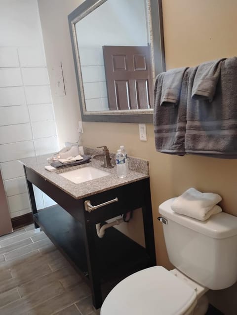 Gated - 2 Double Bed Studio with Full Kitchen 114 Apartment in Baton Rouge