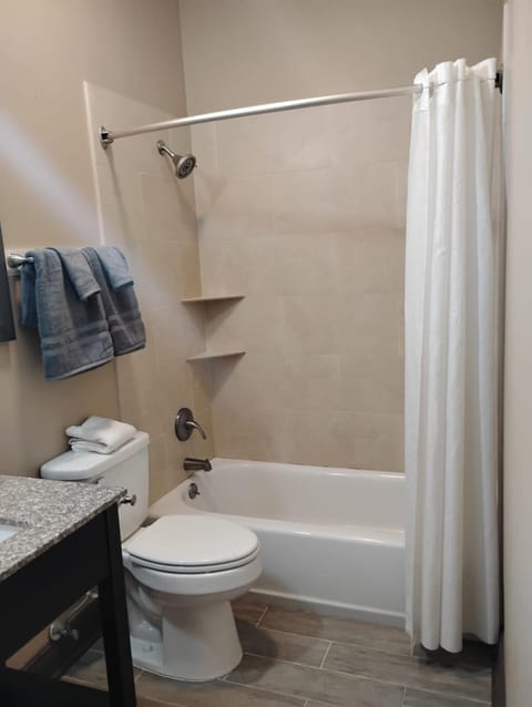 Gated - 2 Double Bed Studio with Full Kitchen 114 Apartment in Baton Rouge