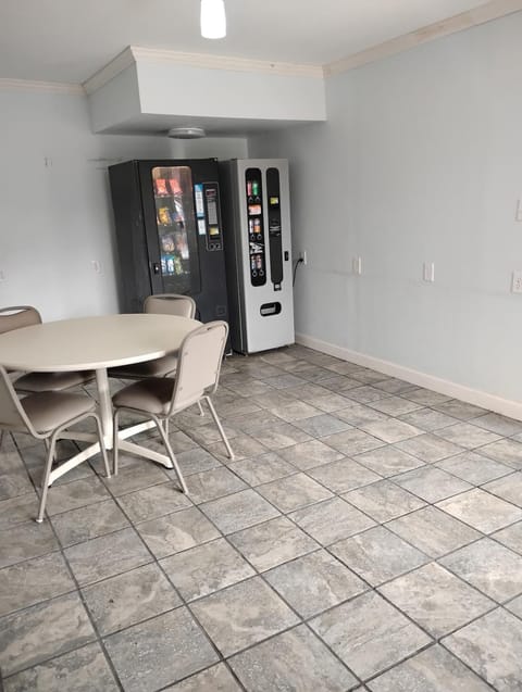 Gated 2 Double Bed Studio with Full Kitchen 116 Apartment in Baton Rouge
