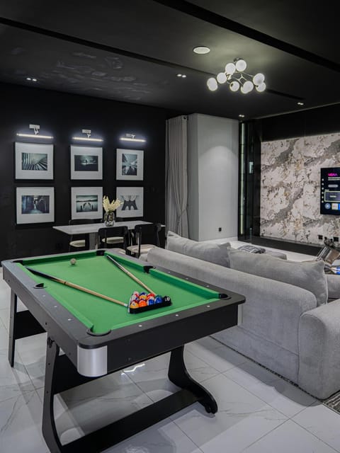 Billiard, Billiard, Game Room, TV and multimedia, Living room, Seating area