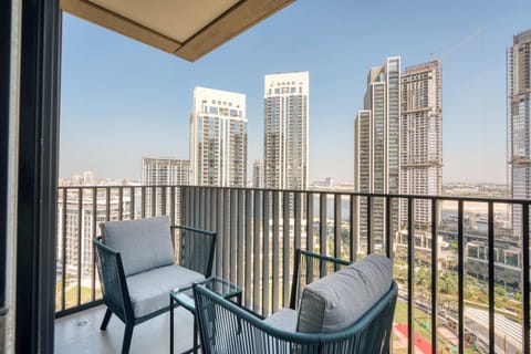Property building, Day, View (from property/room), Balcony/Terrace, Balcony/Terrace, Seating area, City view, Sea view