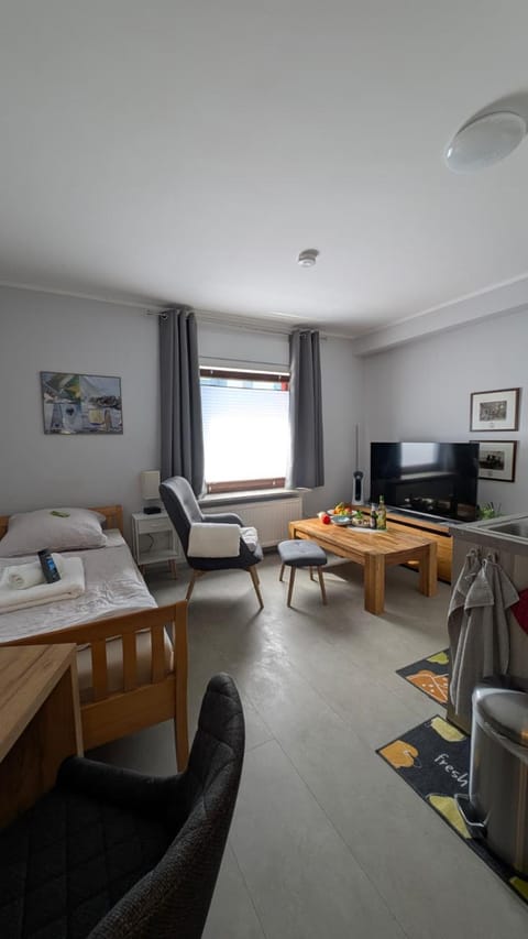 TV and multimedia, Living room, Seating area, Dining area, Bedroom