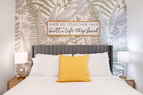 Rare 3BR Modern Urban Escape Private Garage House in Queen Anne