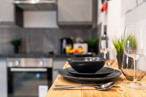 Olive Branch Apartments - Stylish Studio & 1 Bed Deluxe Apartments in the Heart of Broomhill - Hosted by Stay Host Save Apartment in Sheffield