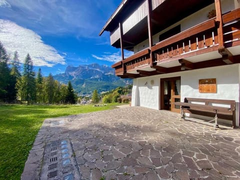Patio, Mountain view