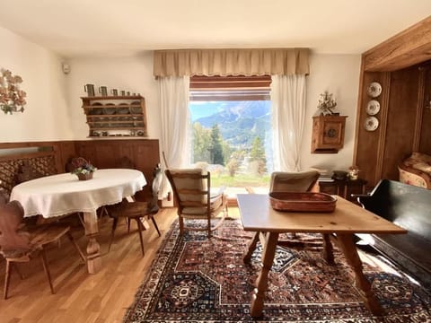 Living room, Mountain view