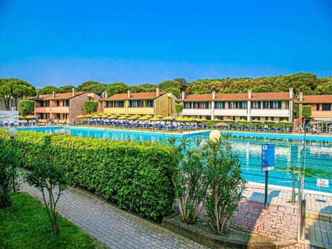 Bright apartment with pool near the sea Apartment in Rosolina Mare