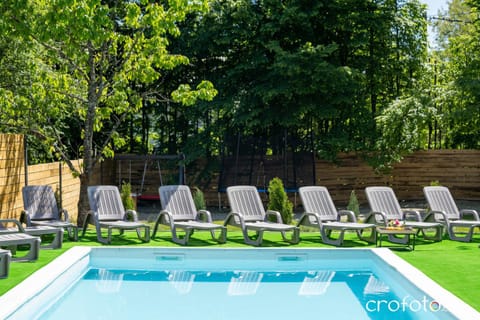 Swimming pool, sunbed