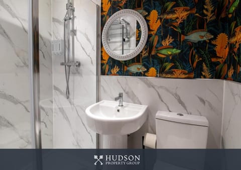 Modern 5 Bedroom Home in Shrewsbury House in Shrewsbury