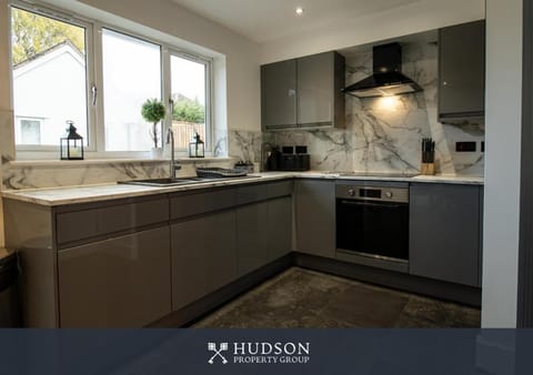 Modern 5 Bedroom Home in Shrewsbury House in Shrewsbury