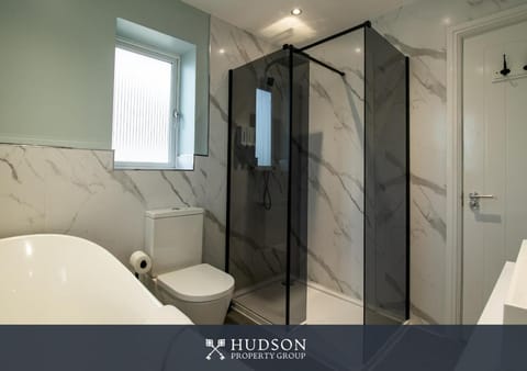 Modern 5 Bedroom Home in Shrewsbury House in Shrewsbury