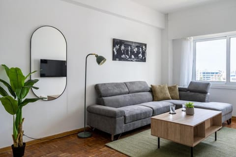 TV and multimedia, Living room, Seating area, air conditioner