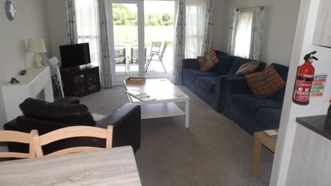 Communal lounge/ TV room, TV and multimedia, Living room, Seating area
