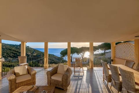 Natural landscape, Balcony/Terrace, Sea view