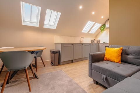 High Street Hideaway, private entrance, parking Apartment in Bristol