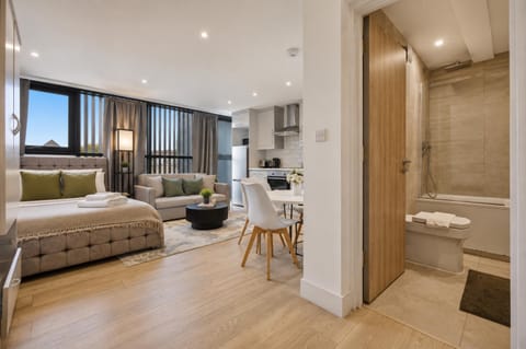 Bed, Bathroom, TV and multimedia, Living room, Photo of the whole room, Seating area, Bedroom, towels