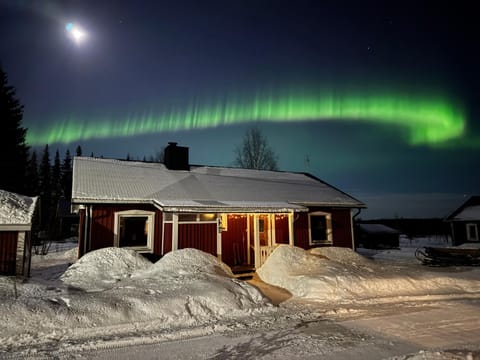 Entire home in Muodoslompolo House in Norrbotten County, Sweden
