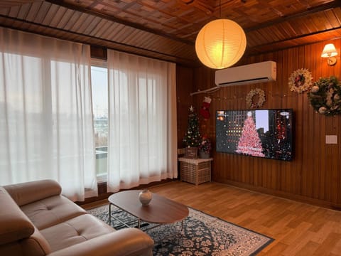 Communal lounge/ TV room, Living room