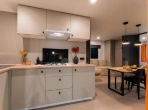 Kitchen or kitchenette, Living room
