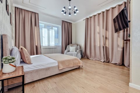 Bed, TV and multimedia, Photo of the whole room, Bedroom, towels