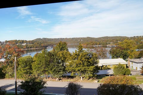 Bridge Breeze Family Retreat Apartment in Kimberling City